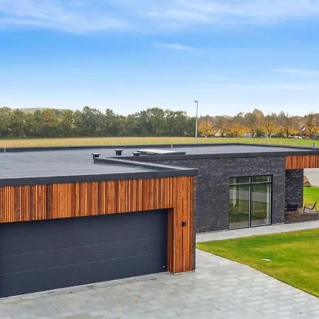 Bright, Quiet, Comfortable In A Luxury *