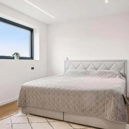 Bright, Quiet, Comfortable In A Luxury