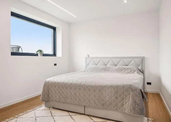 Bright, Quiet, Comfortable In A Luxury